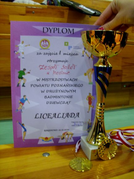Zoty medal w Mistrzostwach Powiatu Poznaskiego w badmintonie dziewczt